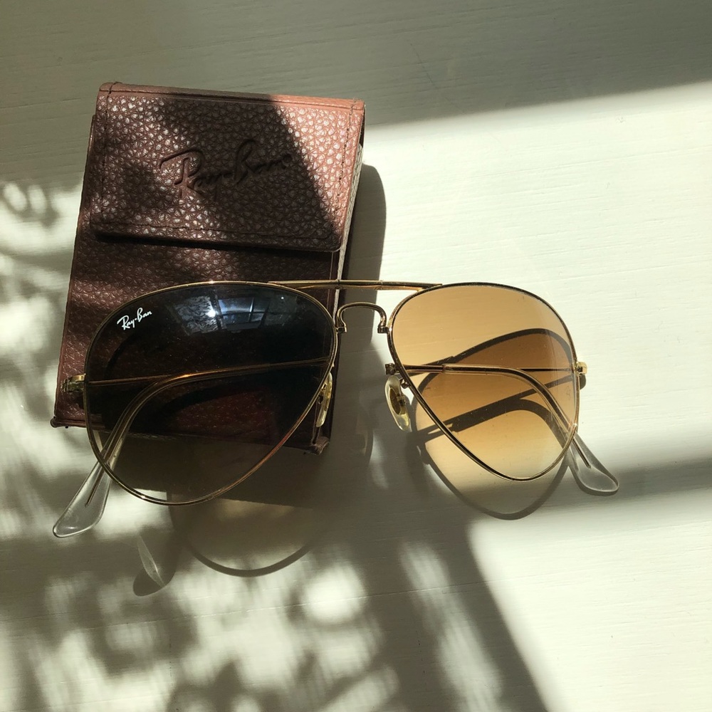 Foldable brown Ray Ban aviators